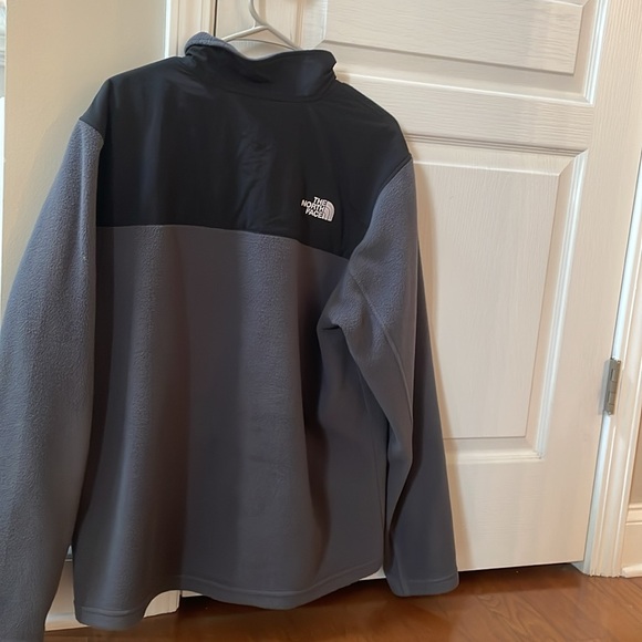 The North Face Fleece Jacket - Picture 2 of 5